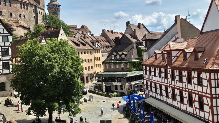 Tiergärtnertor Platz vor der Burg Nürnberg